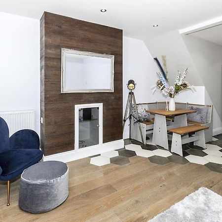 Lovely 2-Bed In Windsor Free Parking, 1 Mile From Legoland Zewnętrze zdjęcie