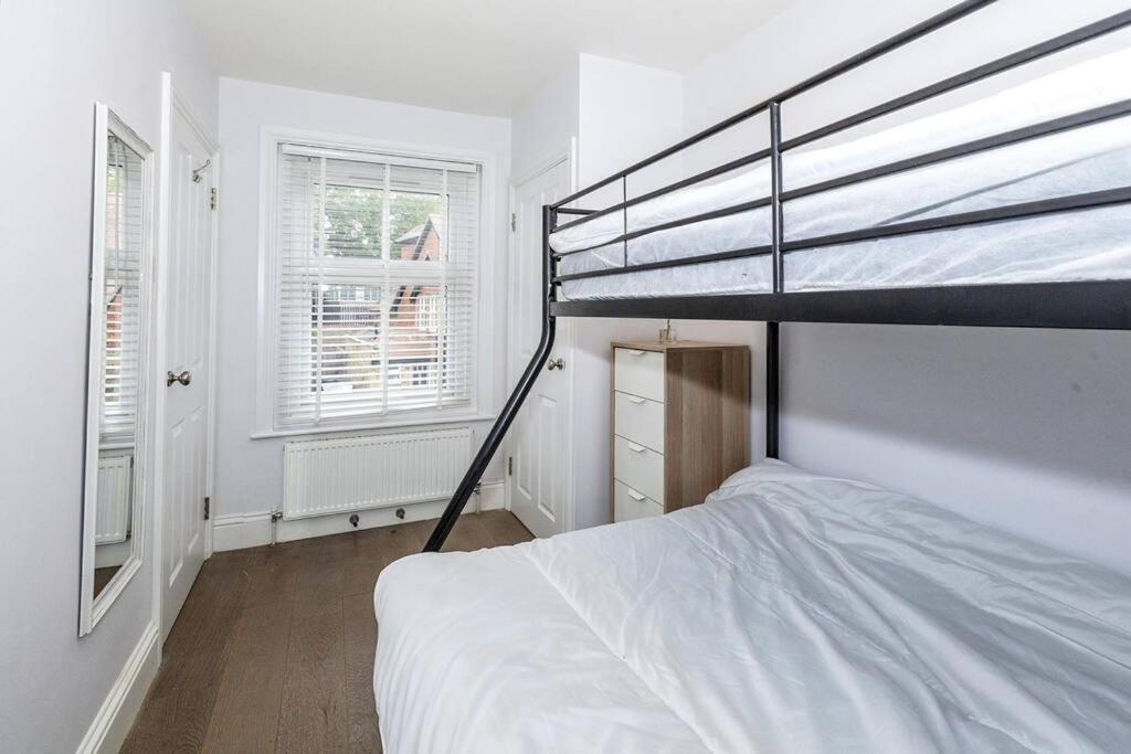 Lovely 2-Bed In Windsor Free Parking, 1 Mile From Legoland Zewnętrze zdjęcie