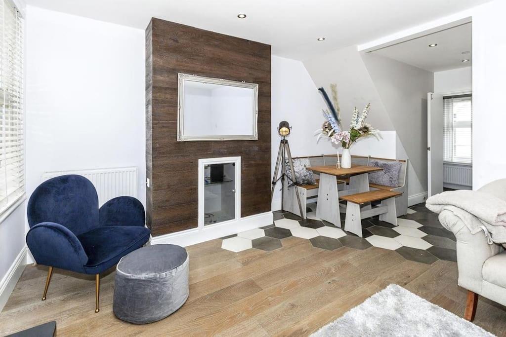 Lovely 2-Bed In Windsor Free Parking, 1 Mile From Legoland Zewnętrze zdjęcie