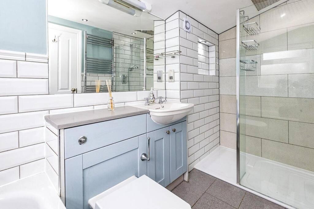 Lovely 2-Bed In Windsor Free Parking, 1 Mile From Legoland Zewnętrze zdjęcie