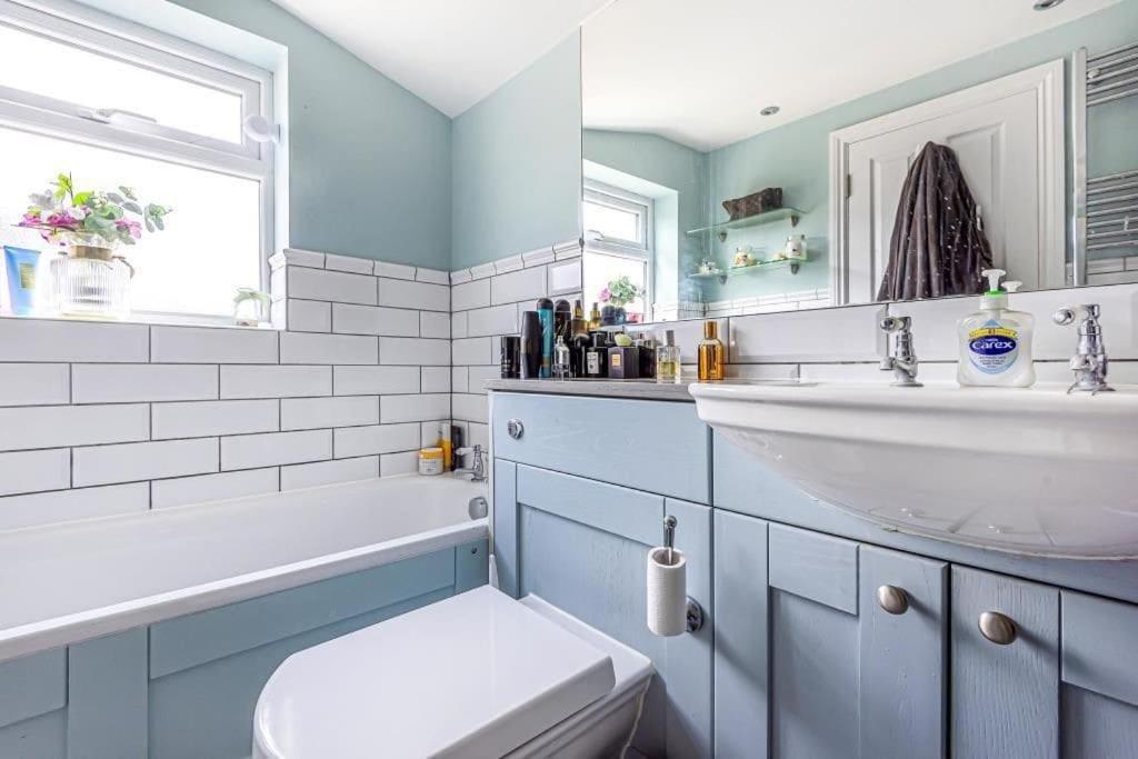 Lovely 2-Bed In Windsor Free Parking, 1 Mile From Legoland Zewnętrze zdjęcie